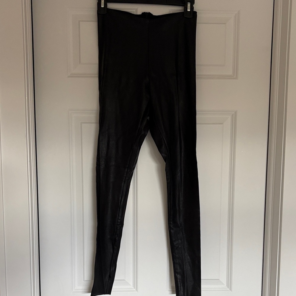 Kittenish Black Textured Leggings